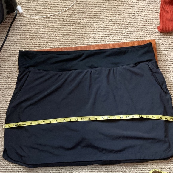 EDDIE BAUER athletic black skirt with attached shorts. With pockets. Size T2XL - Picture 8 of 13